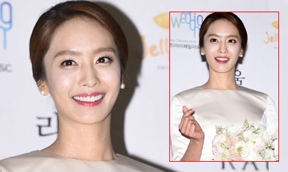 Mỹ nhân 'Cười lên Dong Hae' lên xe hoa với chồng kém 3 tuổi