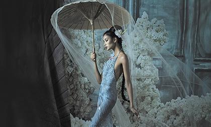 Hoàng Thùy khoe thân hình 'cò hương' đầy ma mị