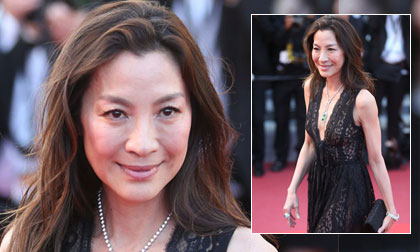 U60 Dương Tử Quỳnh lộ vòng một phẳng lỳ với váy khoét sâu