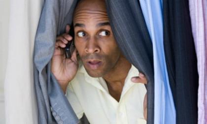 Chồng 'tê dại' khi lấy sim lạ thử vợ