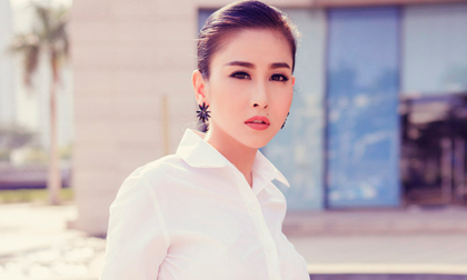 Diễn viên Hà Minh Ngọc sành điệu, quyến rũ khi xuống phố