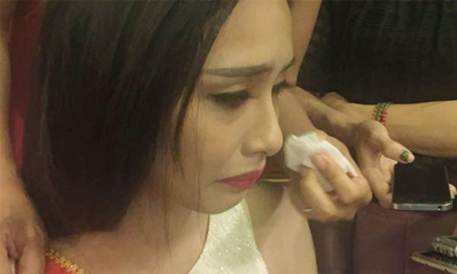 Hoa hậu Biển Việt Nam khóc nức nở trước nghi vấn mua giải