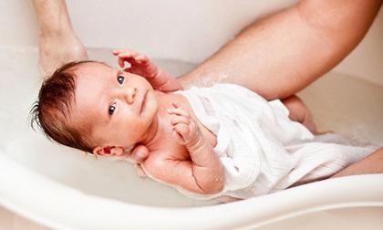 Hạ sốt cho trẻ không cần dùng thuốc kháng sinh