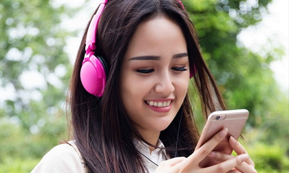 Hoa hậu Mai Phương Thuý tái xuất trẻ trung như 'gái teen'