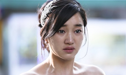 Hoảng sợ tột độ khi mở phong bì người yêu cũ gửi ngày cưới