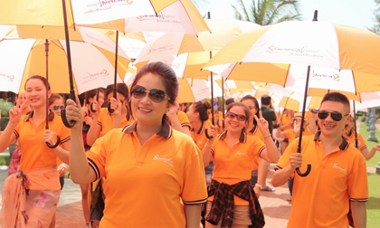 Sensorial rực rỡ sắc màu cam nóng trên biển xanh Hồ Cốc