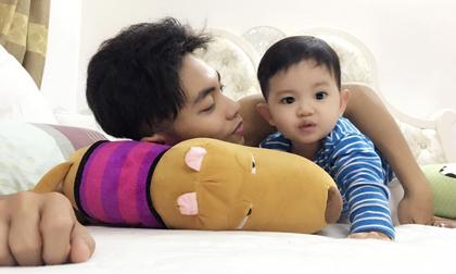 Bố con Phan Hiển đáng yêu khi mẹ vắng nhà