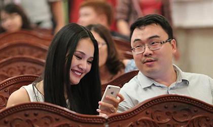 Hoa hậu Hương Giang sinh con trai cho chồng đại gia