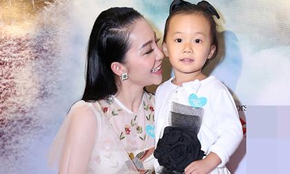 Linh Nga hiếm hoi khoe con gái 3 tuổi ở sự kiện