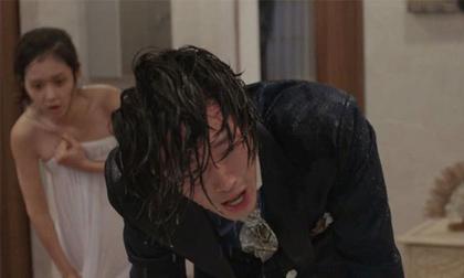 Hoảng sợ tột độ khi cô vợ đẹp như Hoa hậu bước ra từ phòng tắm