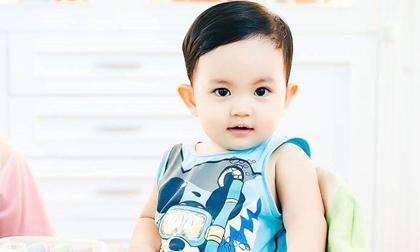 'Tan chảy' trước nụ cười hồn nhiên của con trai Khánh Thi 