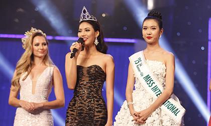 Á hậu Thúy Vân bị nhầm tên và danh hiệu ở chung kết Hoa khôi Áo dài