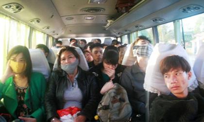 Đi tàu đòi áo phao, đi xe thắt dây an toàn... bị xem lạ như người ngoài hành tinh