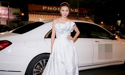 Ninh Dương Lan Ngọc đi xế hộp 5 tỷ đồng đến sự kiện