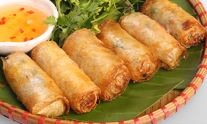 Làm sao để nem rán không bị chảy nước, màu vàng ngon giòn