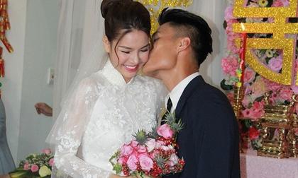 Toàn cảnh lễ ăn hỏi Kỳ Hân: Mạc Hồng Quân hôn cô dâu đắm đuối