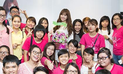 Trấn Thành bỏ mặc Hari Won một mình đón sinh nhật với fan