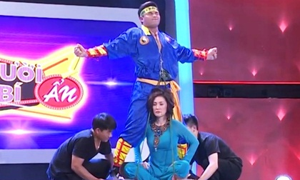 Nín lặng xem 'Người bí ẩn' nâng danh hài Hồng Đào bằng yết hầu