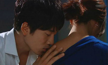 Bật khóc khi biết lý do ngày cưới vợ nhất định không chịu mặc váy cưới