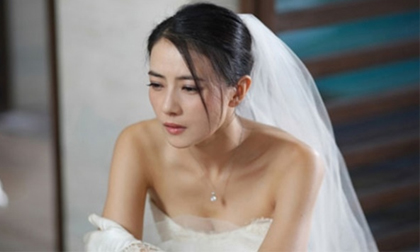 Bóc phong bì cưới của bạn chồng, tôi chết lặng!