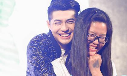 Noo Phước Thịnh ôm chặt khiến fan nữ bối rối