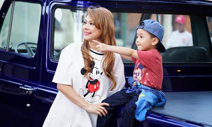 Thanh Thảo và con trai nuôi diện đồ năng động dạo phố ở Mỹ