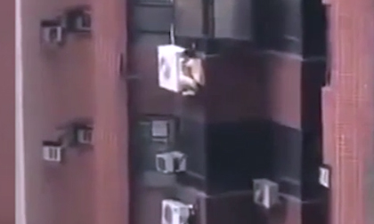 Đang 'ăn vụng' thì chồng nhân tình trở về và cái kết...