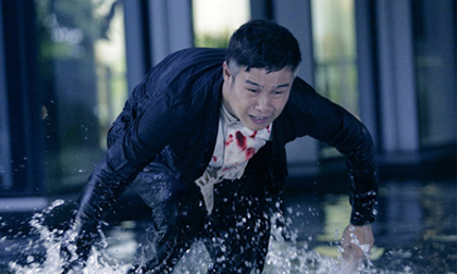 Thấy vợ xô mẹ ngã, chồng giận dữ đánh đuổi vợ ra khỏi nhà để rồi sau đó…