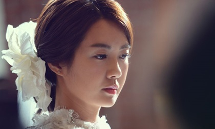 Trút bỏ váy cưới và tháo trả 25 cây vàng ngay tại hôn lễ vì chồng khinh thường mẹ vợ