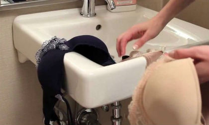 Chỗ ngồi toilet còn sạch hơn những thứ thường dùng này