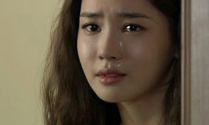 Vợ đau đớn xách làn đi đẻ, chồng thản nhiên hú hí với bồ để rồi khi tới viện...