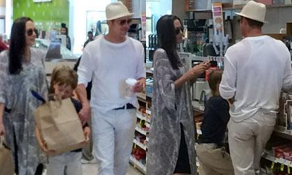 Brad - Angelina lại bên nhau trong ngày sinh nhật cặp song sinh