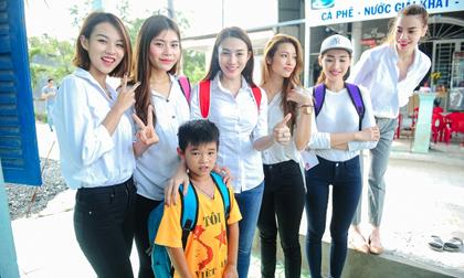 Hồ Ngọc Hà và team The Face không ngại khó đi trao học bổng