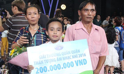 Khoảnh khắc đăng quang quán quân Vietnam Idol Kids 2016 khó quên của Hồ Văn Cường