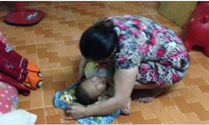 Bác sĩ bảo con trai em bị điếc vĩnh viễn rồi các mẹ ơi, sao em làm mẹ dại thế này!