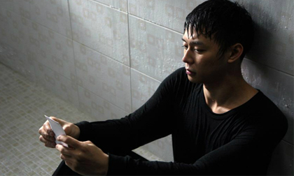 Chết lặng khi thấy tờ giấy khám sức khỏe sinh sản của em gái nuôi trong ví vợ