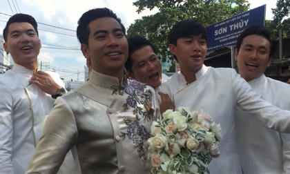 Dàn phù rể trêu đùa, 'đòi' chú rể Thanh Bình tiền lì xì