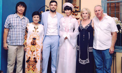 Hà Anh diện áo dài truyền thống trong ngày bố mẹ 2 bên gia đình gặp mặt