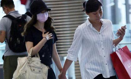 Lâm Tâm Như xuất hiện mệt mỏi, liên tục vỗ ngực như bị ốm nghén