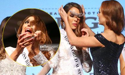 Khoảnh khắc hy hữu: Hoa hậu Australia nhăn nhó vì vương miện rơi khỏi đầu