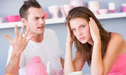 Chồng giả mạo tôi để chat với người yêu cũ xong còn đặt trò ghen tuông 