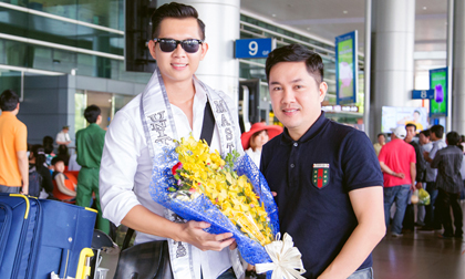 Bầu Hòa lịch lãm đón nam vương quốc tế Nguyễn Hải Quân tại sân bay