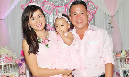 Đạo diễn Quyền Lộc tổ chức tiệc thôi nôi cho con gái đầu lòng