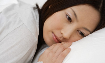 Chồng thủ thỉ với bồ: 'Đợi anh đưa nó vào viện tâm thần rồi em sẽ có tất cả'