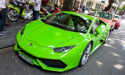 Clip thiếu gia Phan Thành cầm lái 4 siêu xe tiền tỷ dạo phố Sài Gòn