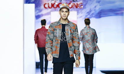 Lê Thanh Tâm khoe vẻ đẹp như 'soái ca' trên sàn diễn Đại hội Mỹ Nam 4