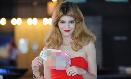 Andrea diện cả cây đỏ rạng rỡ xuất hiện sau scandal say xỉn