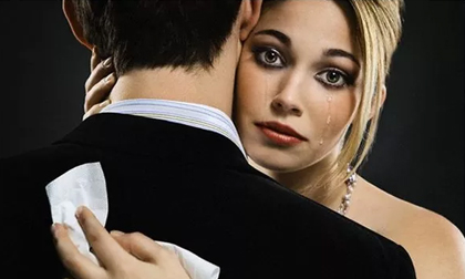 Vỏn vẹn 3 năm kết hôn, chồng cao thủ thay liền tù tì… 10 cô bồ!