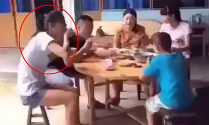 Thanh niên troll bạn gái lúc ăn, đẹp thế mà cũng không tha