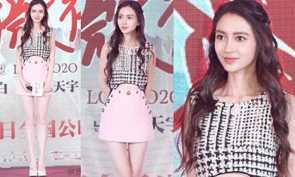 Angela Baby khoe chân dài miên man tại sự kiện